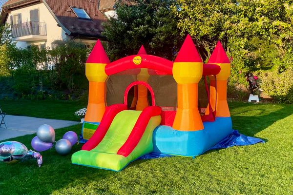 chateau-toboggan Mega Gonflables Location